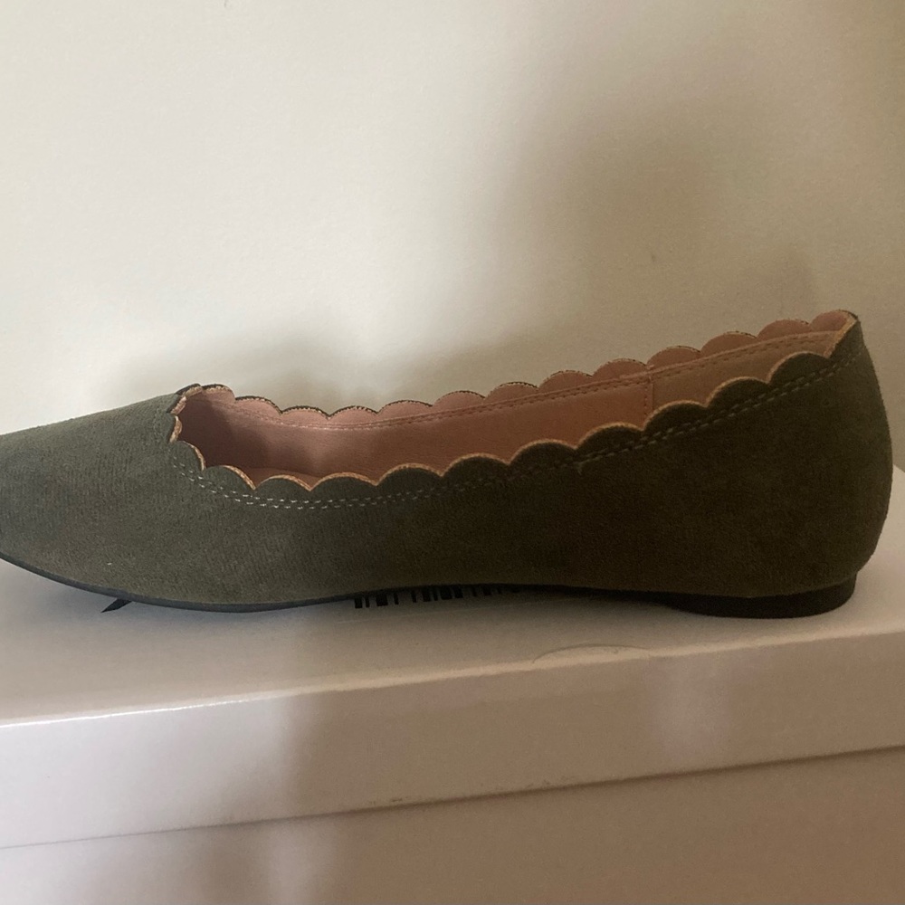 Scalloped Edge Olive Green Flats